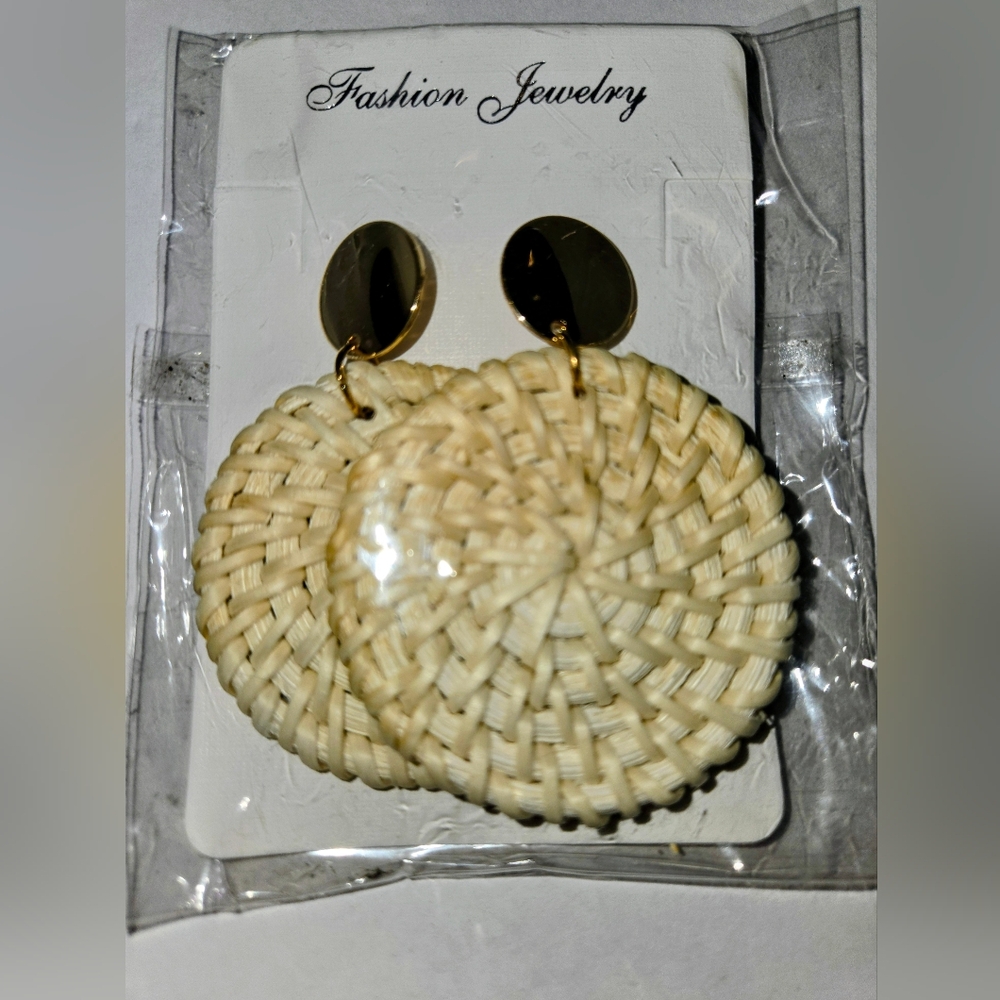 Lightweight Rattan Post Style Fashion Earrings NEW - Picture 4 of 8